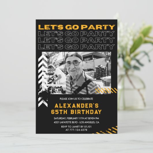 ブラック65th誕生日招待状メンズフォトスプレー 招待状 (スタンド正面)
