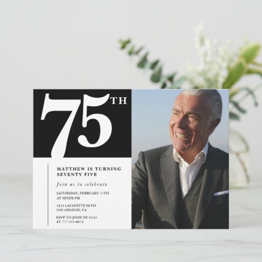 ブラック75歳の誕生日招待状 モダン シック フォト 招待状 (スタンド正面)