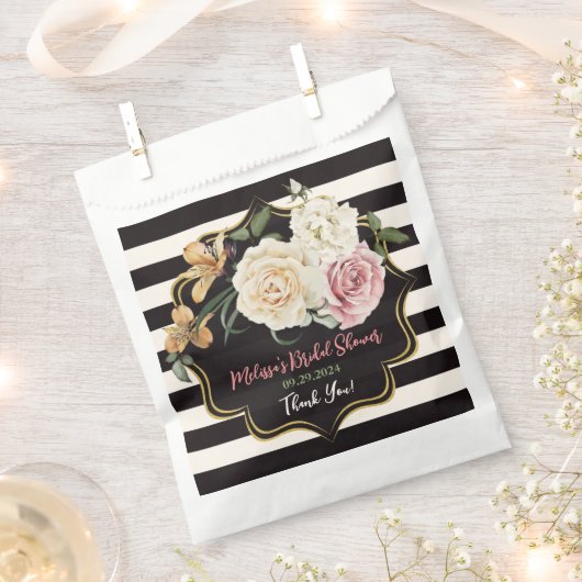 ブラック、アイボリー、金ゴールドフローラブーケ フェイバーバッグ (クリップ留めされた状態)