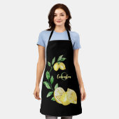 ブラック&イエローレモンモノグラム エプロン (着用した状態)