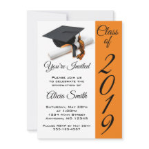 ブラック&オレンジの卒業キャップとタッセル