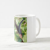 ブラック・カラーのLillyのマグ コーヒーマグカップ (正面右)