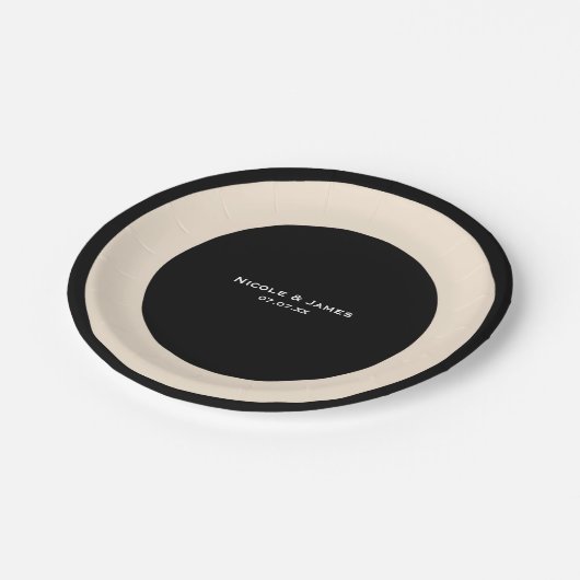 ブラック&クリームシック結婚ラウンドエレガントプレート ペーパープレート (アングル)