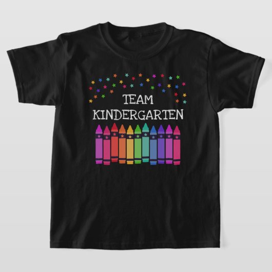 ブラック クレヨン & スターズ チーム 幼稚園 Tシャツ (レイダウン)