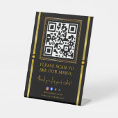 ブラック&ゴールドのロゴ入りQRコード支払い「Scan to Pay」 台座サイン (正面)