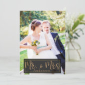 ブラック＆ゴールドのMr.＆Mrs. 結婚式の写真にお礼を 招待状 (スタンド正面)