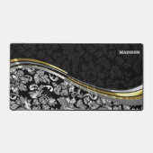 ブラック&シルバーのダマスク金ゴールドアクセント デスクマット (正面)