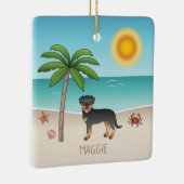 ブラック&タンロットワイラーアットアトロピカルサマービーチ セラミックオーナメント (右)