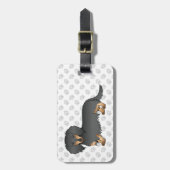 ブラック&タンロングヘアダッシュント漫画の犬と文字 ラゲッジタグ (正面縦)