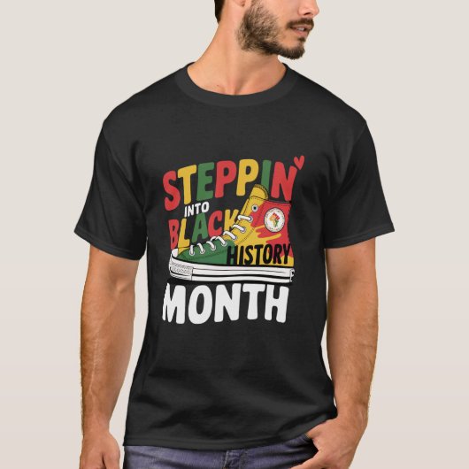 ブラック・ヒストリー・月間を生きる誇りスニーカー A Tシャツ (正面)