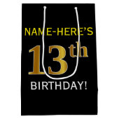 ブラック、フェイク金ゴールド13番目の誕生日+名前をカスタムする ミディアムペーパーバッグ (裏面)