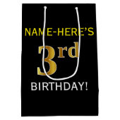 ブラック、フェイク金ゴールド3回目の誕生日+名前をカスタムする ミディアムペーパーバッグ (裏面)