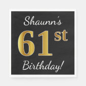 ブラック、フェイク金ゴールド61番目の誕生日+名前をカスタムする スタンダードランチョンナプキン (正面)
