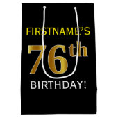 ブラック、フェイク金ゴールド76番目の誕生日+名前をカスタムする ミディアムペーパーバッグ (裏面)