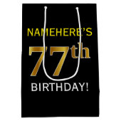 ブラック、フェイク金ゴールド77番目の誕生日+名前をカスタムする ミディアムペーパーバッグ (裏面)