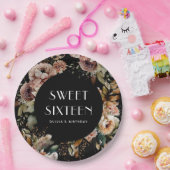 ブラック&フラワーのスイート16 | エレガントな誕生日 ペーパープレート (パーティー)