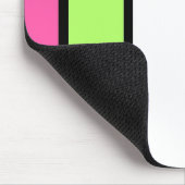 ブラック、ホットピンク、ライムグリーン、ホワイトのストライプ マウスパッド (コーナー)