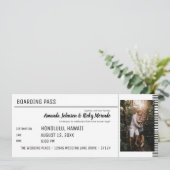 ブラック&ホワイトのデスティネーションウェディング フォト付き 招待状 (スタンド正面)