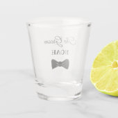 ブラック＆ホワイトのボウタイ モダンな独身パーティー ショットグラス (裏面)