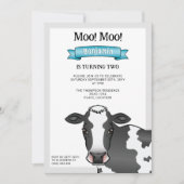 ブラック&ホワイトカウウィズブルー納屋周囲の庭ファーム誕生日 招待状 (正面)