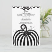 ブラック&ホワイトカボチャ秋秋1st誕生日 招待状 (スタンド正面)