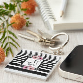 ブラック&ホワイトストライプフローラモノグラム キーホルダー (正面右)