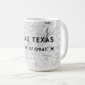 ブラック&ホワイトダラステキサス州マップカスタム座標 コーヒーマグカップ (正面右)