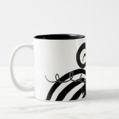 ブラック&ホワイトパンプキストライプのンシック秋秋 ツートーンマグカップ (左)