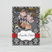 ブラック/ホワイト/レッド リボン ダマスク セーブ・ザ・デート (スタンド正面)