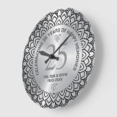 ブラック・マンダラ結婚オン・シルバー25周年記念 ラージ壁時計 (傾斜)