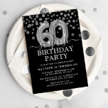 ブラック&モダンシルバー60thサプライズ誕生日パーティー 招待状<br><div class="desc">黒銀モダンのサプライズ60歳の誕生日パーティー招待状！黒い背景、白い書道とセリフのフォント、銀のグリッターフェイク紙吹雪、銀の60歳の誕生日のヘリウムバルーンと簡単のバースデーエレガントテンプレートを備えてカスタマイズいモダンる。</div>