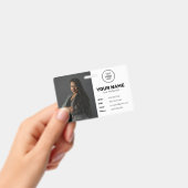 ブラック モダン ミニマル ID バーコード 従業員写真 バッジ (手持ち)