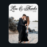 ブラック・ラブ感謝していとスかわいらしト・フォト結婚ズ マグネット<br><div class="desc">祝感謝していカスタマイズ可能な写真で愛と感謝の意を結婚表現できる！このユニーク記念の品は、愛する人に特別な日を思い出させ表現るのに最適ですが、思い出に感謝してい残る方法で。この写真サンキューカードは素朴なカーリースクリプトを特徴としている。詳細を追加してパーソナライズこの写真結婚のマ感謝していグネットは他の色やカードストックで利用できる。感謝のノートを写真のパーソナライズされたあなたのマ結婚グネットと思い出感謝していせるよ。今日あなたの愛する人々に冷蔵庫のために到達するたびに特別な日の喜びを覚えさせなさい！</div>