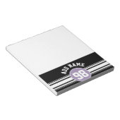 ブラック&ラベンダースポーツジャージー名前をカスタムする番号 ノートパッド (アングル)