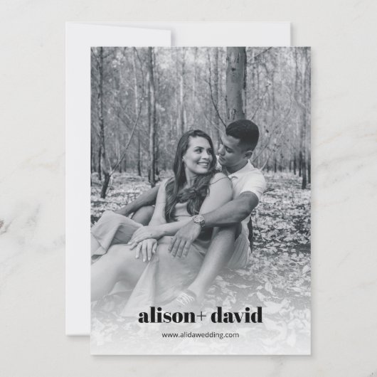 ブラック、白シックタイポグラフィミニマル結婚リスト セーブザデート (裏面)