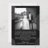 ブラック 結婚式完了 幾何学的 シンプル ウェディングフォト 招待状 (裏面)