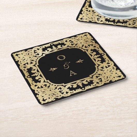 ブラック&金ゴールドエレガントヴィンテージカップルのモノグラムスクウェア スクエアペーパーコースター (アングル)