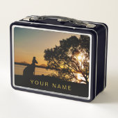 ブラック&金ゴールドサンセットカンガルーツリーシルエット メタルランチボックス (裏面)