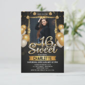 ブラック&金ゴールドスウィート16フォトグリッターバルーン 招待状 (スタンド正面)