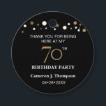 ブラック&金ゴールド紙吹雪70th Birthday Party フェイバータグ<br><div class="desc">金ゴールドと白い紙吹雪のドットを黒に付けたこのメッセージカードは、70歳の誕生日のお祝いパーソナライズされたの詳細で簡単に行うことができる。金ゴールドとブラックテーマで70歳の節目の誕生日はモダンとエレガント。このギフトラベルは、お客様への好意、贈り物、贈り物に使用する。</div>