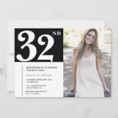 ブラック chic フォト 32歳の誕生日 招待状 (正面)
