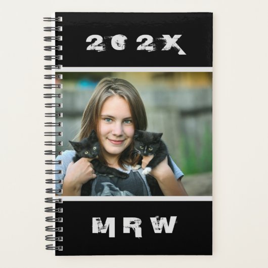 ブラックnホワイト写真テンプレート10代の年次プランナー プランナー手帳 (正面)