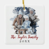 ブラッシュド赤いクリスマスの年間家族の写真 セラミックオーナメント (正面)