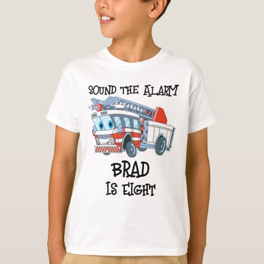 ブラッドは8歳の消防車 Tシャツ (正面)