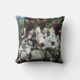 ブラッドティーとレッドストリングオークドウェラー クッション