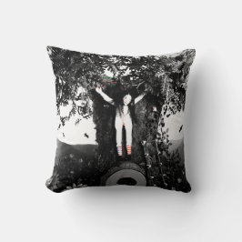 ブラッドティー及び赤紐人形枕 クッション