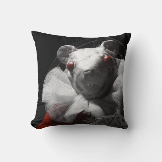 ブラッドティー及び赤紐白玉枕 クッション (正面)