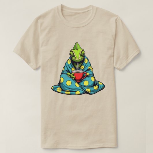 ブランケットに入ったカメレオンのコーヒーTシャツ – Coz Tシャツ (デザイン正面)