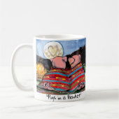 ブランケットに入った豚のロマンチックな夜の月星アート コーヒーマグカップ (左)