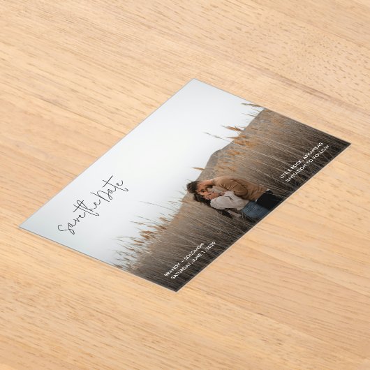 ブランディシンプルーの写真モダン結婚式の日付を保存 アクリル招待状 (レイダウン)